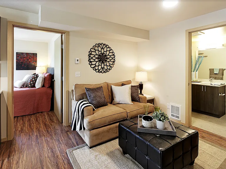 Glendale Apartments — Photo 7