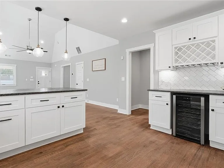 1375 Miller Reed Ave SE — Photo 2