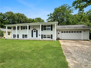 2301 Cortland Dr, Charleston, IL 61920