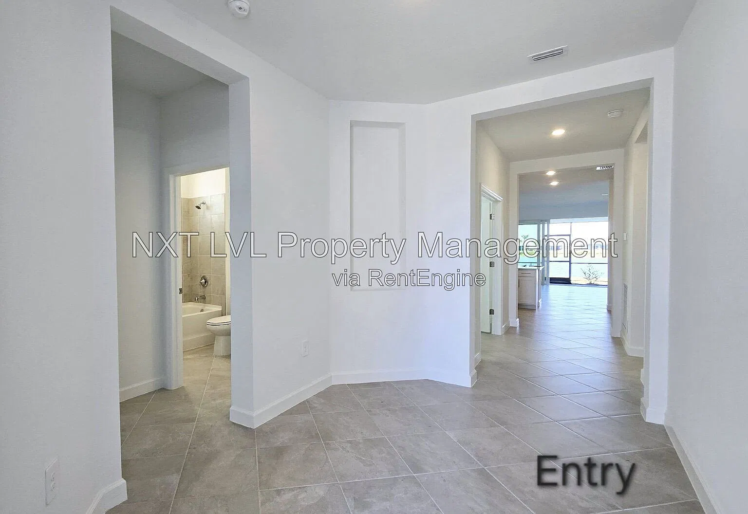 3 bed, 3.0 bath, 2200 sqft, $2,595 — Photo 2
