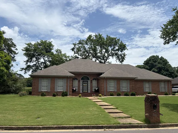 2011 Hummingbird Ln, Tupelo, MS 38801
