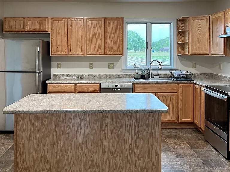 100 N Maple St — Photo 38