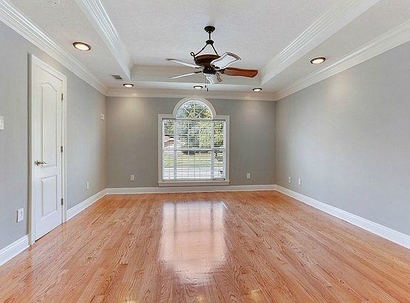 5th image of 5001 Paris Ave