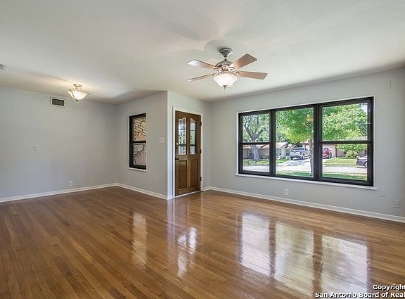 2nd image of 134 Waxwood Ln