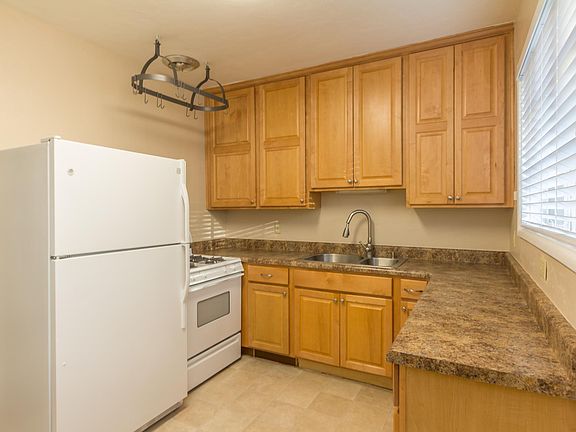 3rd image of 414 W Leroux St
