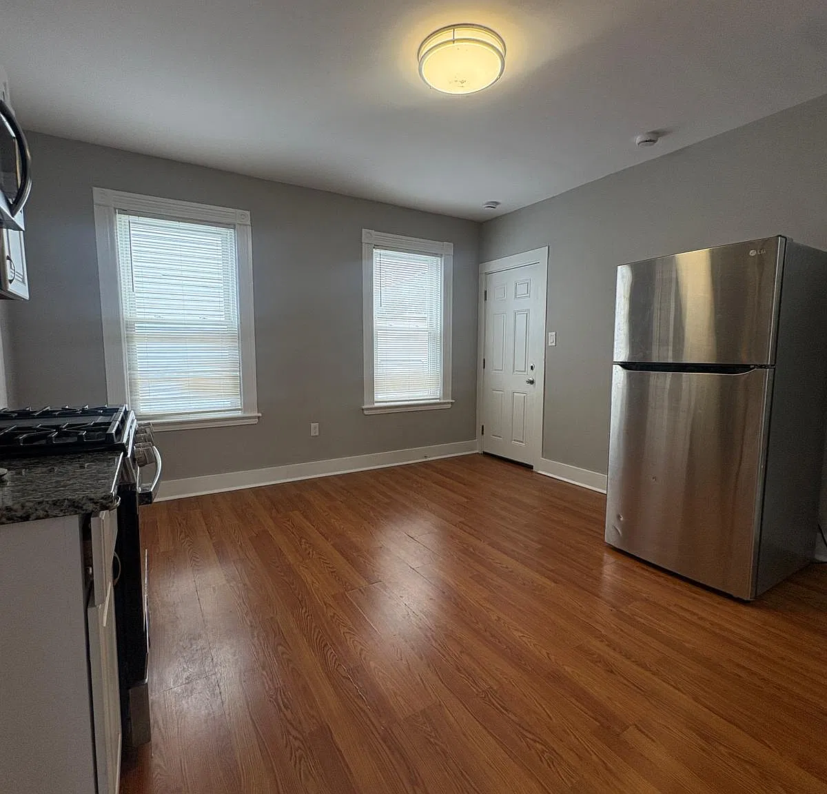 55 Seymour Street - 2 — Photo 2