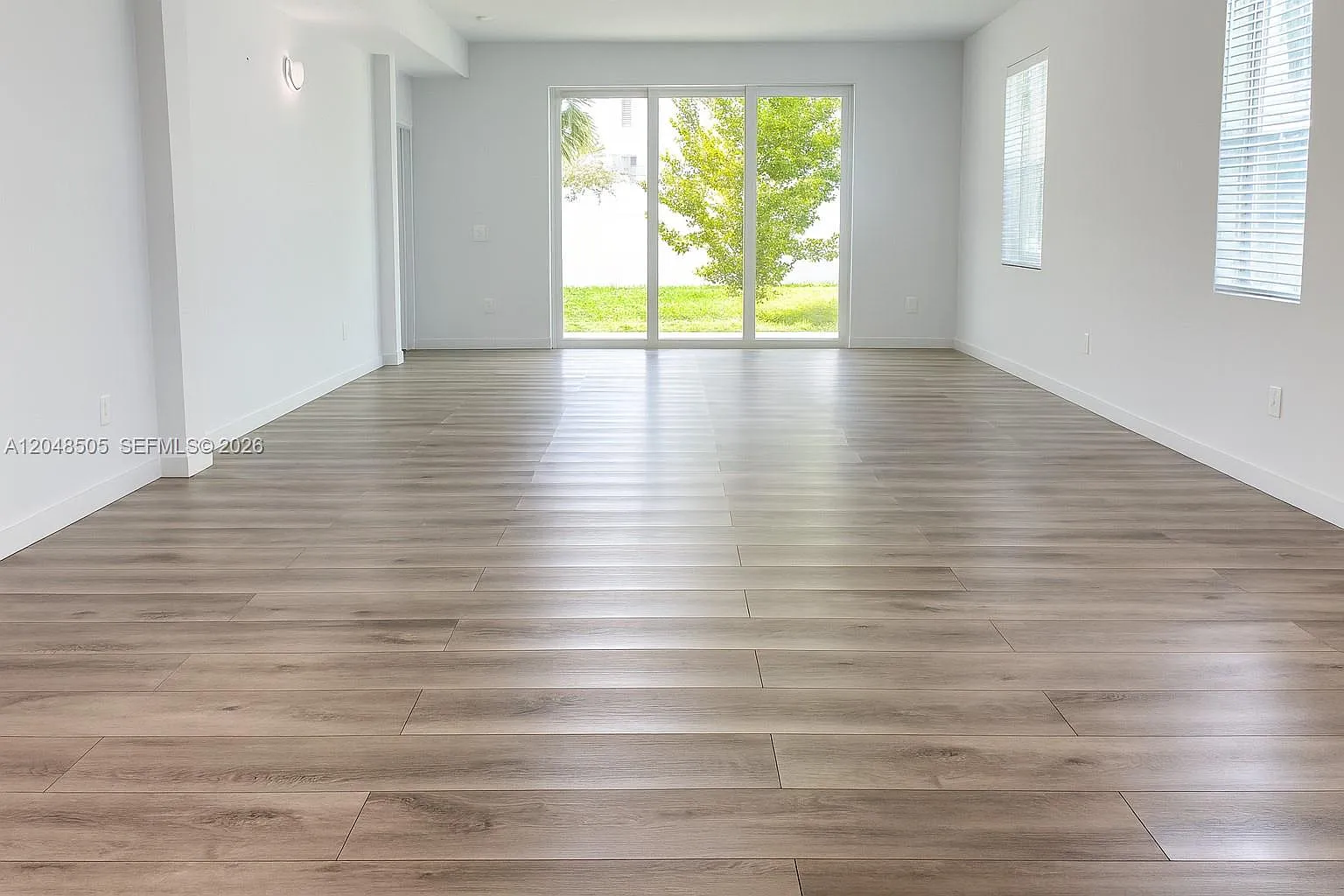 3 bed, 2.0 bath, 1382 sqft, $2,400 — Photo 4