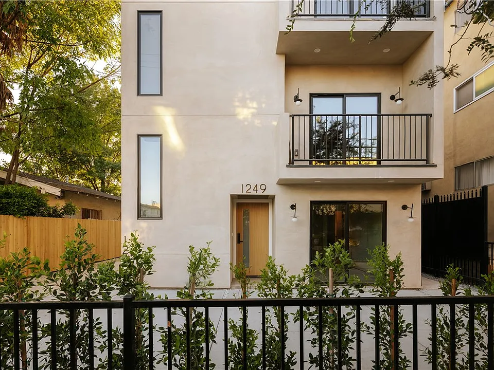 1249 Seward