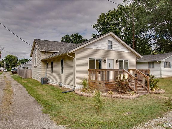 3rd image of 409 E Teak St
