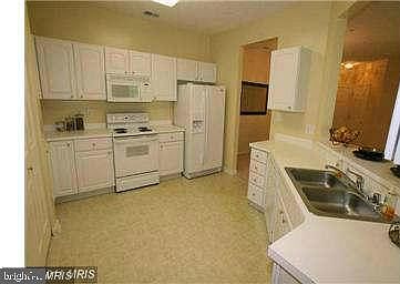 3rd image of 2410 Chestnut Terrace Ct Unit 203