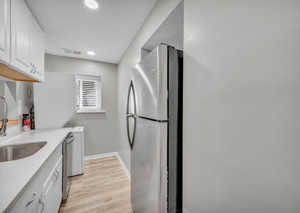 1st image of 1132 W 41st Ter #60542821