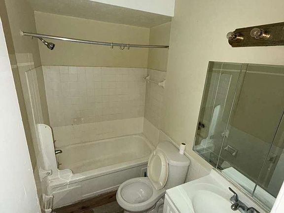 2nd image of 14835 Euclid Ave #204