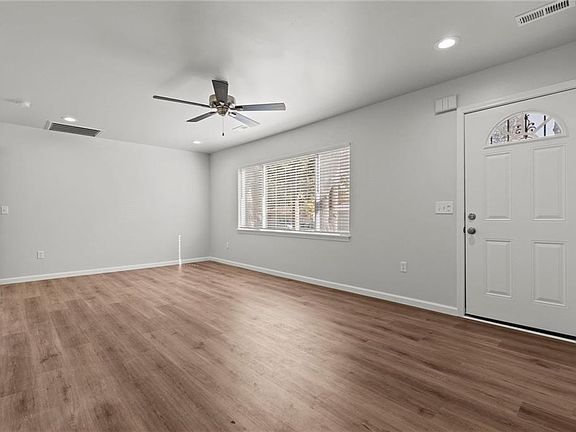 3rd image of 10814 Ewing Ave