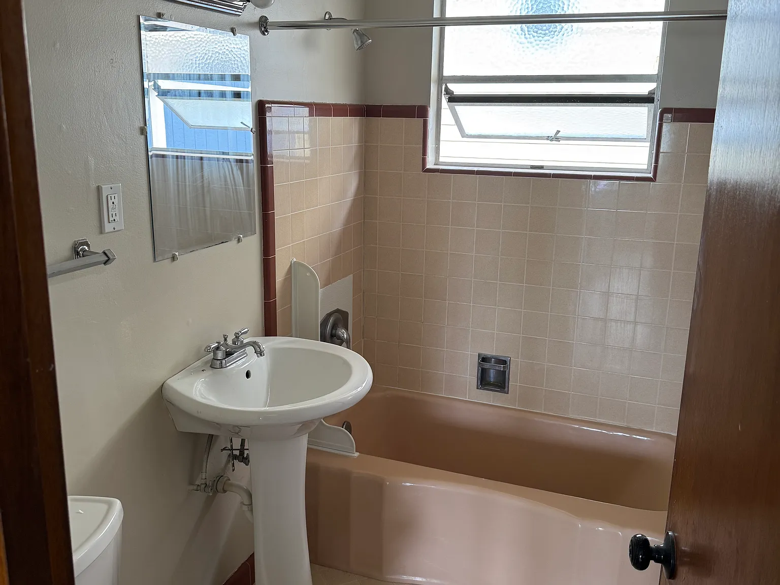 2 bed, 860 sqft, $2,000 — Photo 2