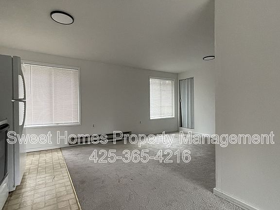 4th image of 20204 20th Ave W #B