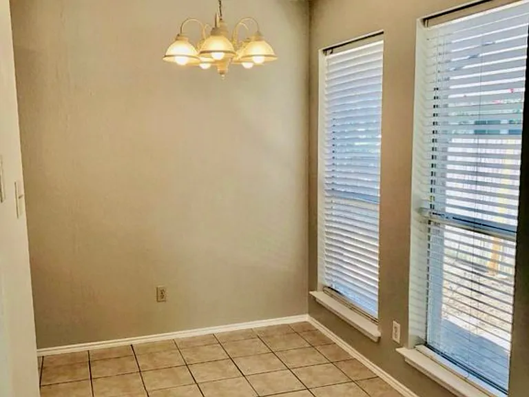 5902 Lakey Dr — Photo 10