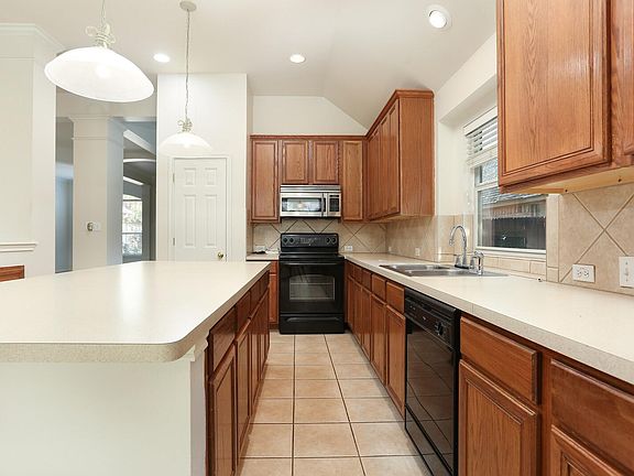3rd image of 144 Antler Cir