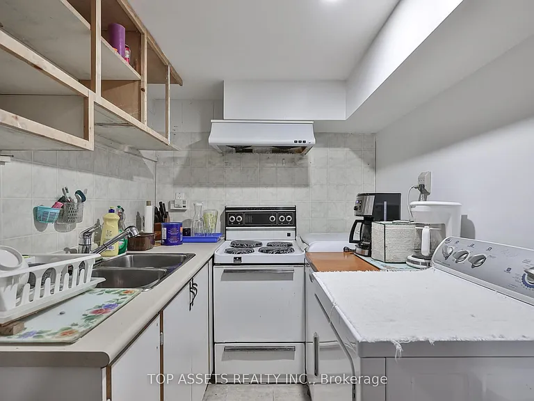 178 Royal Orchard Blvd #BASEMENT — Photo 14