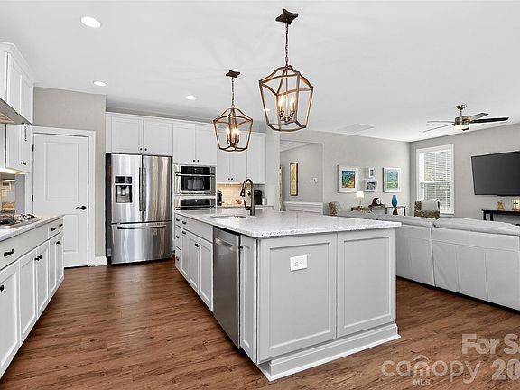 5th image of 3046 Paddington Dr