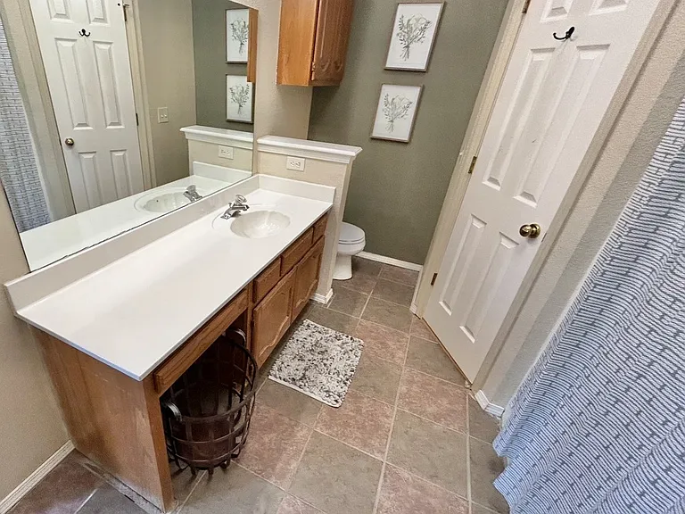 2229 W Quinton St — Photo 12