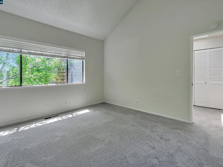 1956 Fair Ridge Ct — Photo 28