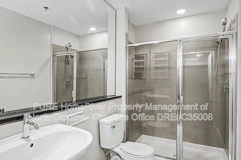 333 W Trade St #2101