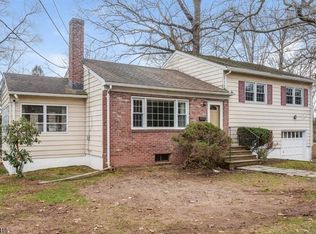 26 Ferncliff Rd, Morris Plains, NJ 07950