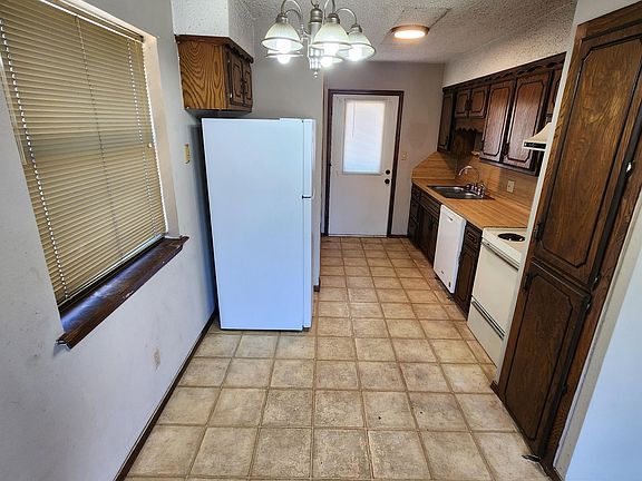 4th image of 2501 Oakhurst Dr #A