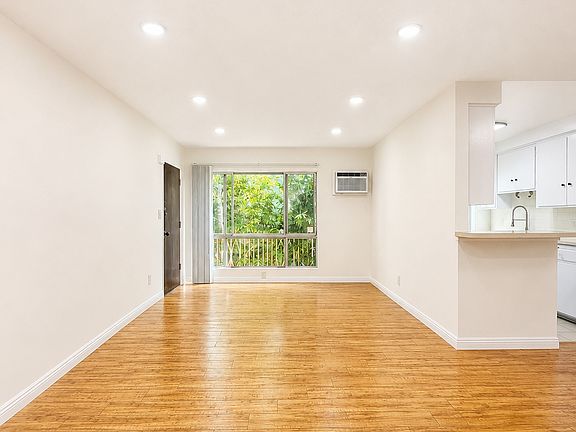 3rd image of 1044 N Curson Ave APT 3