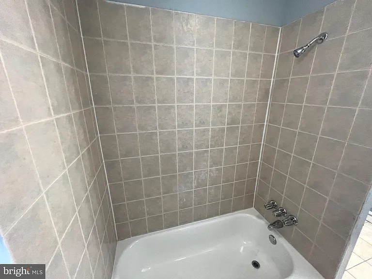 1711 W Tioga St #1 — Photo 10