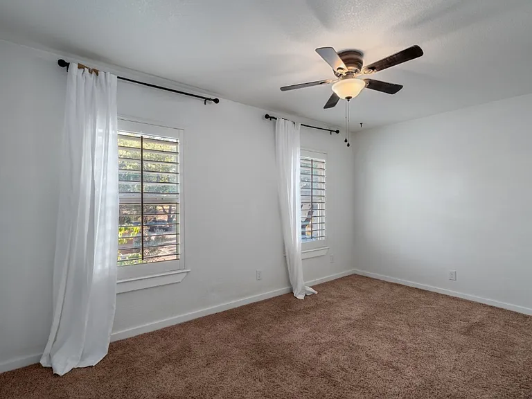 6211 Manor Rd #107 — Photo 15