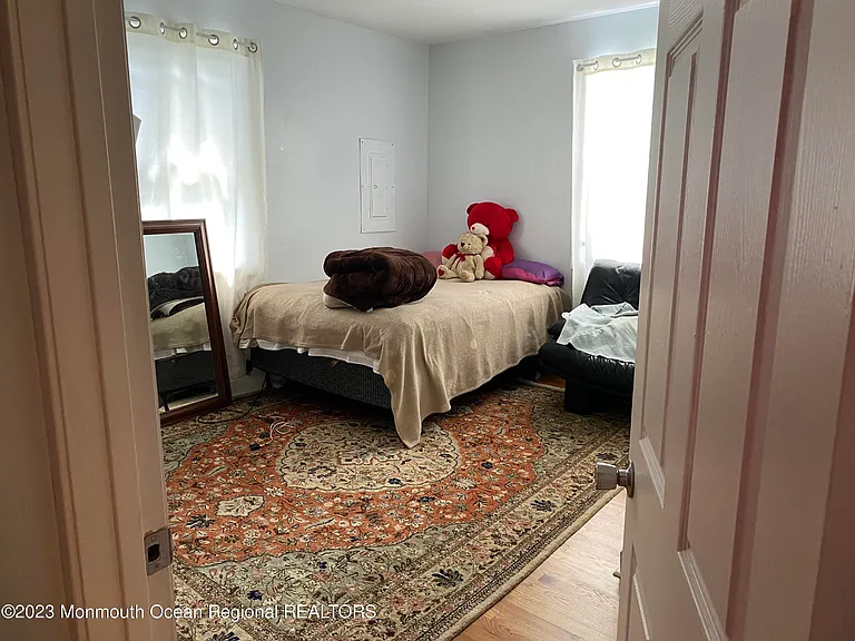 35-37 Hudson Ave — Photo 10