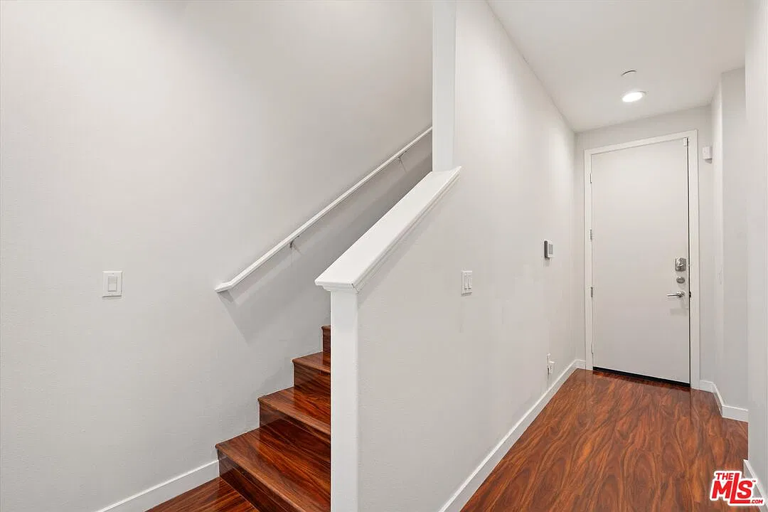 3 bed, 4.0 bath, 1930 sqft, $5,000 — Photo 4
