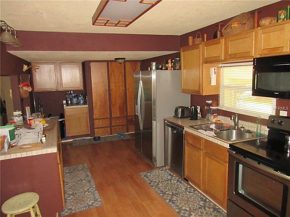 4th image of 720 Crestview Dr