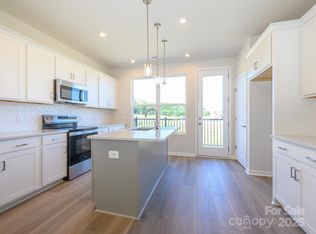 5727 Castlerea Dr, Charlotte, NC 28217