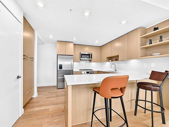 4th image of 88 W 9th St NE #323