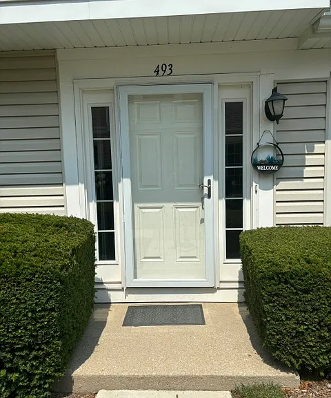 493 Le Parc Cir — Photo 1