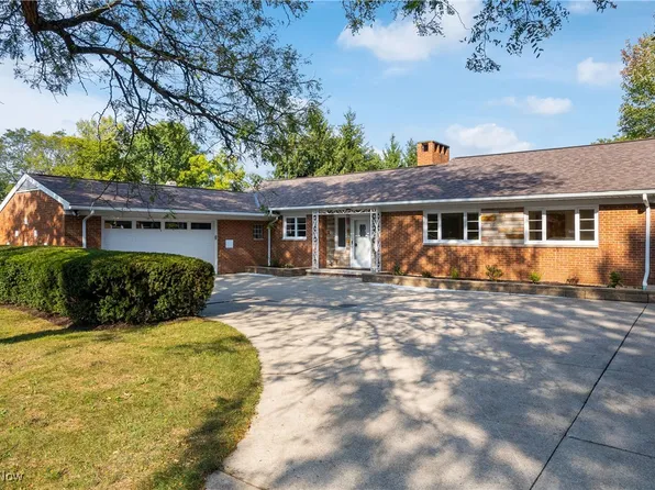 7665 Valley Vista Rd, Independence, OH 44131