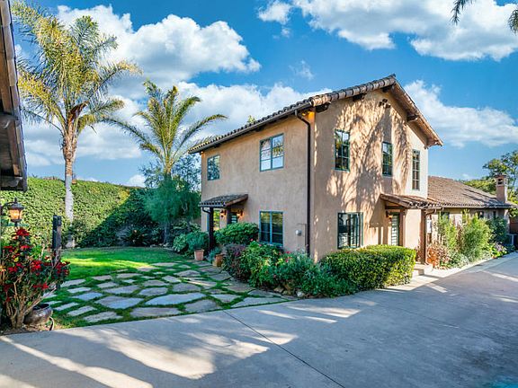 2nd image of 3048 Calle Noguera