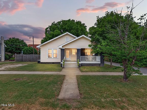 2nd image of 301 E Divine Street