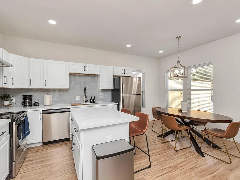 1812 Wheeler St — Photo 5