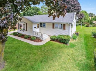 1221 S 26th St, Manitowoc, WI 54220