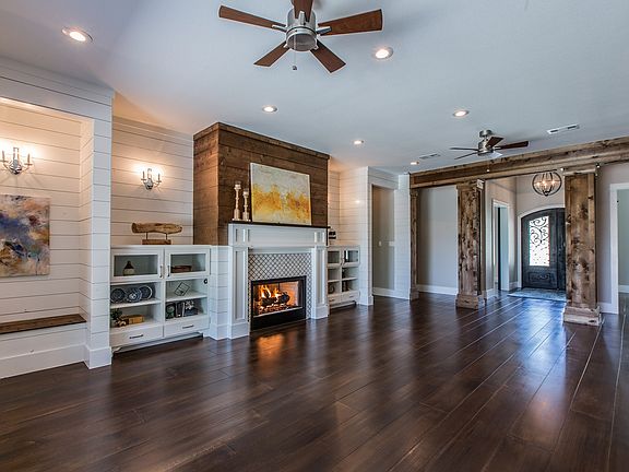 3rd image of 4051 Pecan Mdw