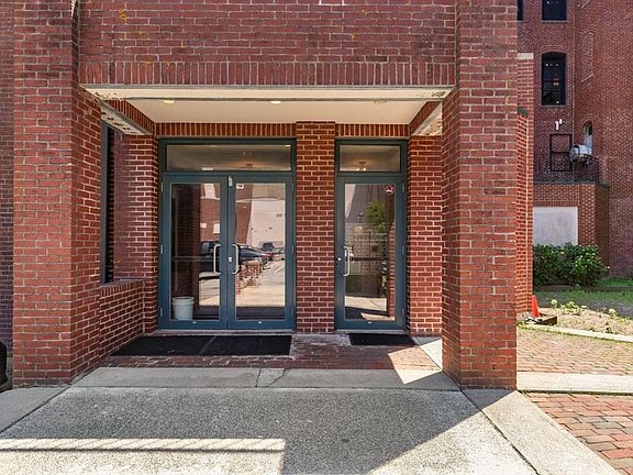 3rd image of 196 Main St Unit 1