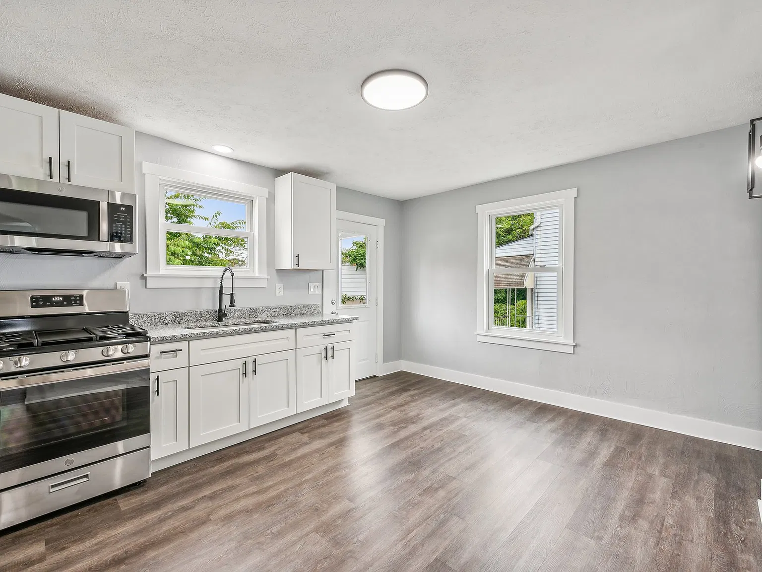 2 bed, 896 sqft, $1,199 — Photo 4