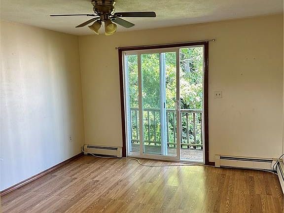 4th image of 422 Smithfield Ave APT 5