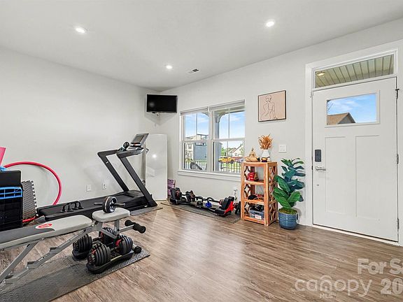 4th image of 1840 Scarbrough Cir SW