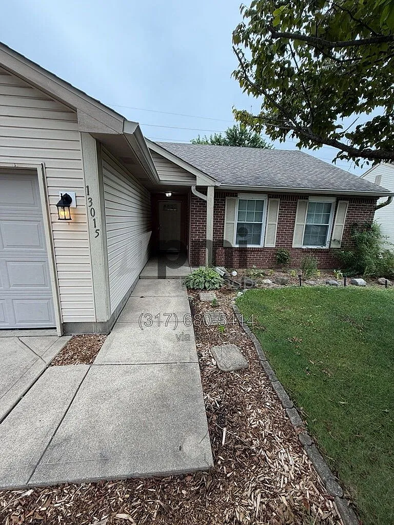 3 bed, 2.0 bath, 1216 sqft, $2,230 — Photo 2