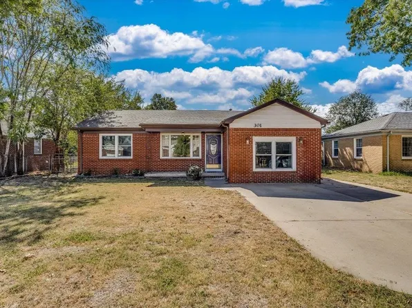 301 Alexander Dr, Haysville, KS 67060