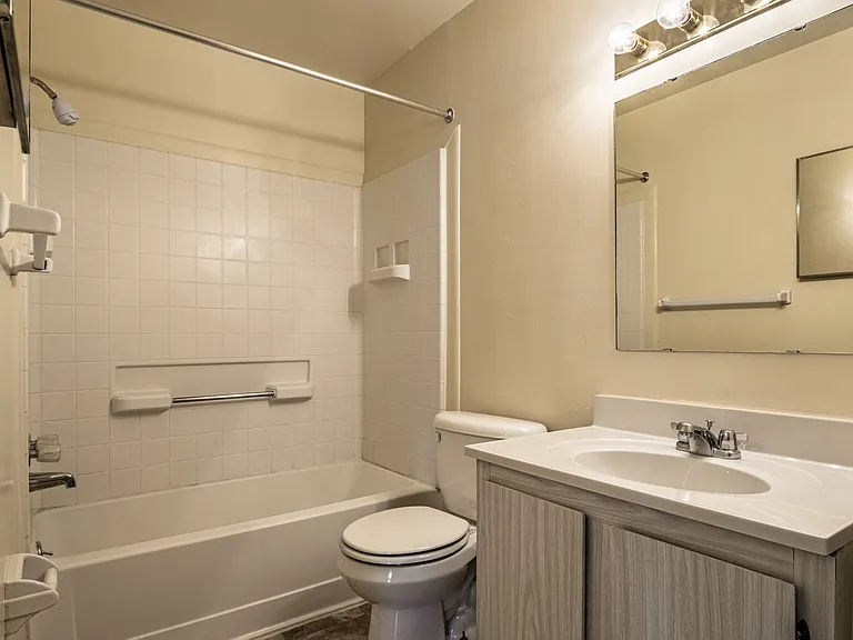 Scarborough Lake Apartments — Photo 13